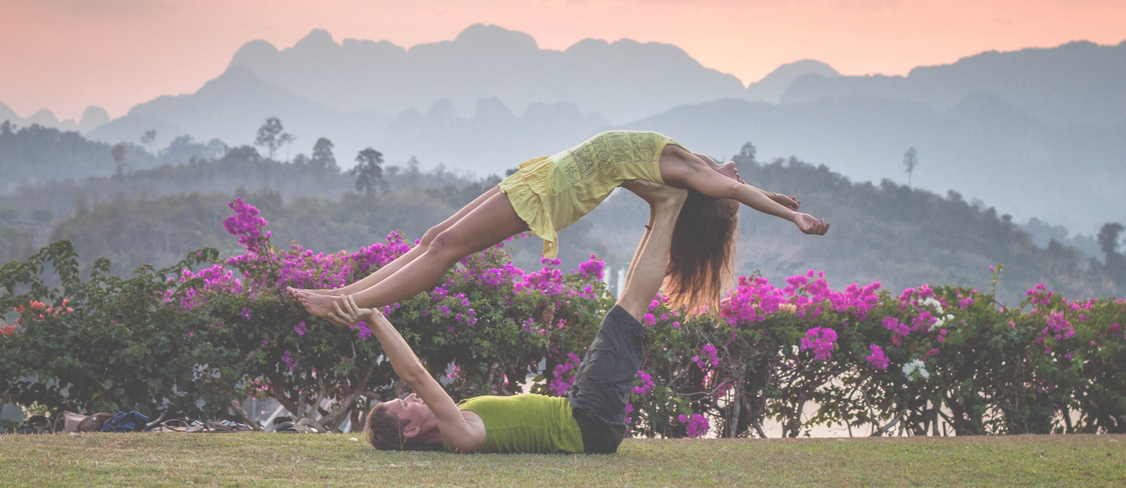 AERIAL YOGA RETREATTraue dich anders zu sein in diesem spielerischen